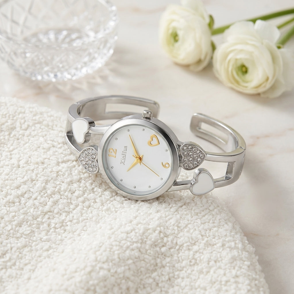 Montre Bracelet Jonc Femme Cœurs et Strass – jonc argenté, cadran blanc, cœurs blancs et strass